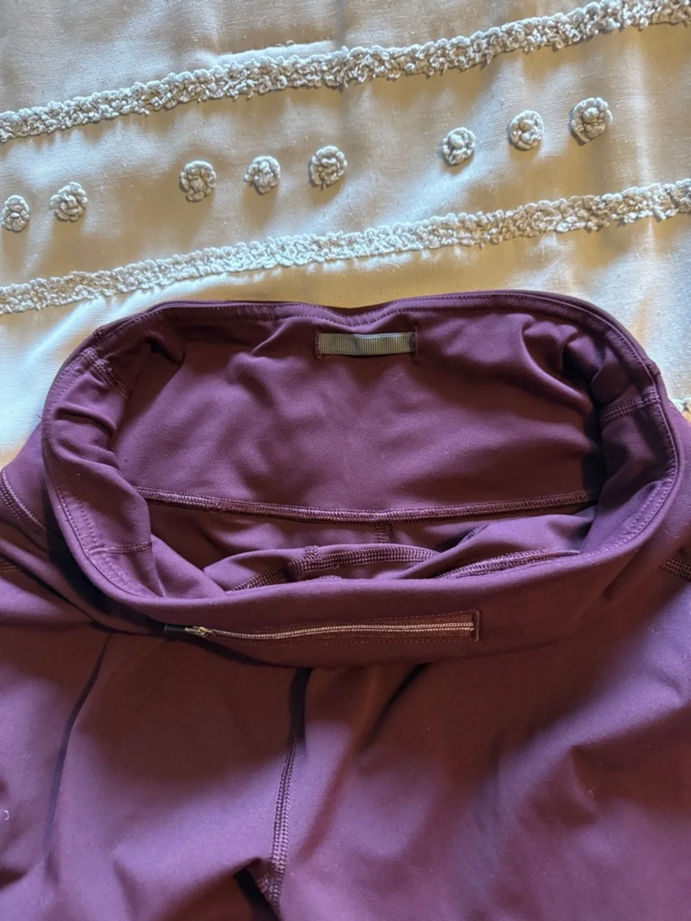 Vuori Athletic Leggings with Subtle Logo - Picture 5 of 5